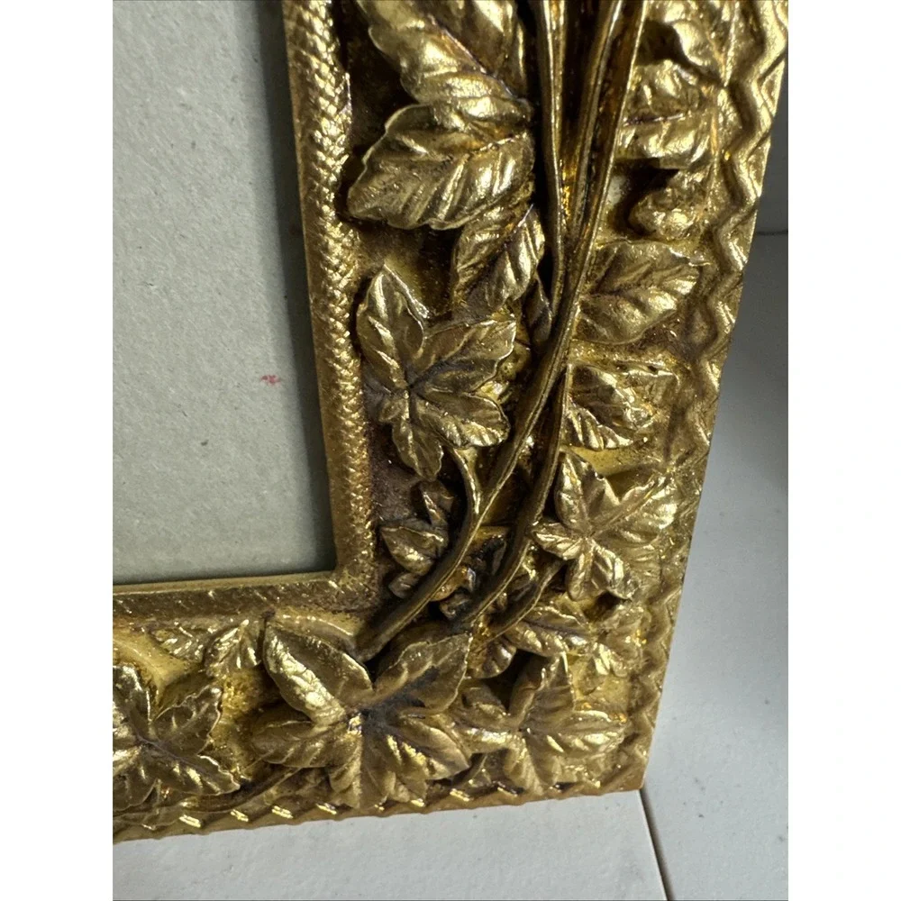 VTG‎ Gold Ornate Cherub Resin Picture Frame 4.25 X 6.25